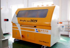 自動(dòng)拼板機(jī)—木材廠都需要這樣一臺(tái)木結(jié)構(gòu)設(shè)備